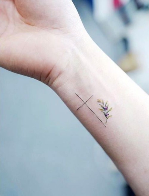 Håndleddet tatovering ideer kryss og olivengren