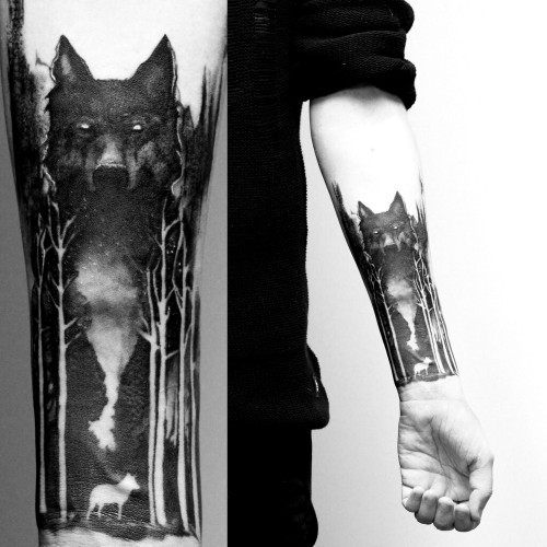 Negativní vesmírné tetovací motivy strašidelný les a vlk