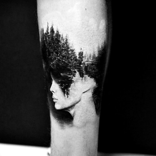 Negativní prostorové tetovací motivy žena k transformaci lesa