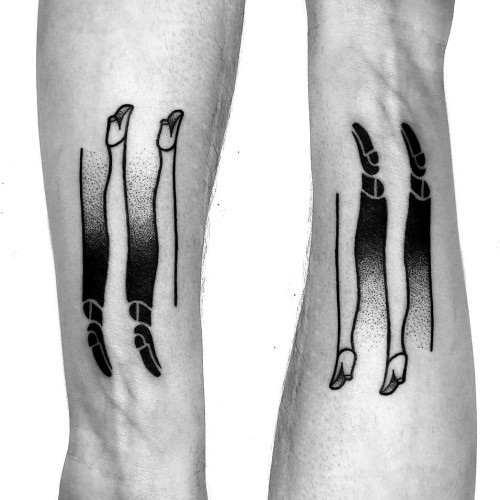Negativní prostor tetování motivy iluze nohy muž žena