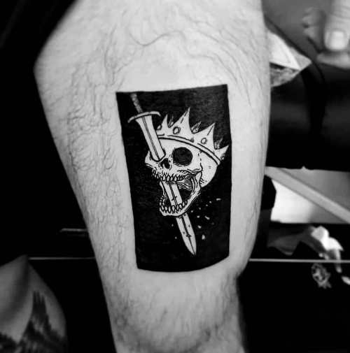 Negativní vesmírné tetovací motivy lebka a meč