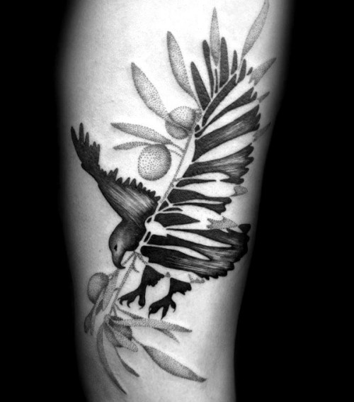 Negativní vesmírné tetování s motivy orla a olivové větve