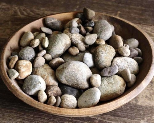 Vyrobte si vlastní adventní věnec z malovaných kamenů a oblázků