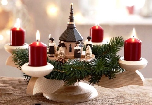 Vyrobte si vlastní adventní věnec dřevěný věnec s červenými svíčkami