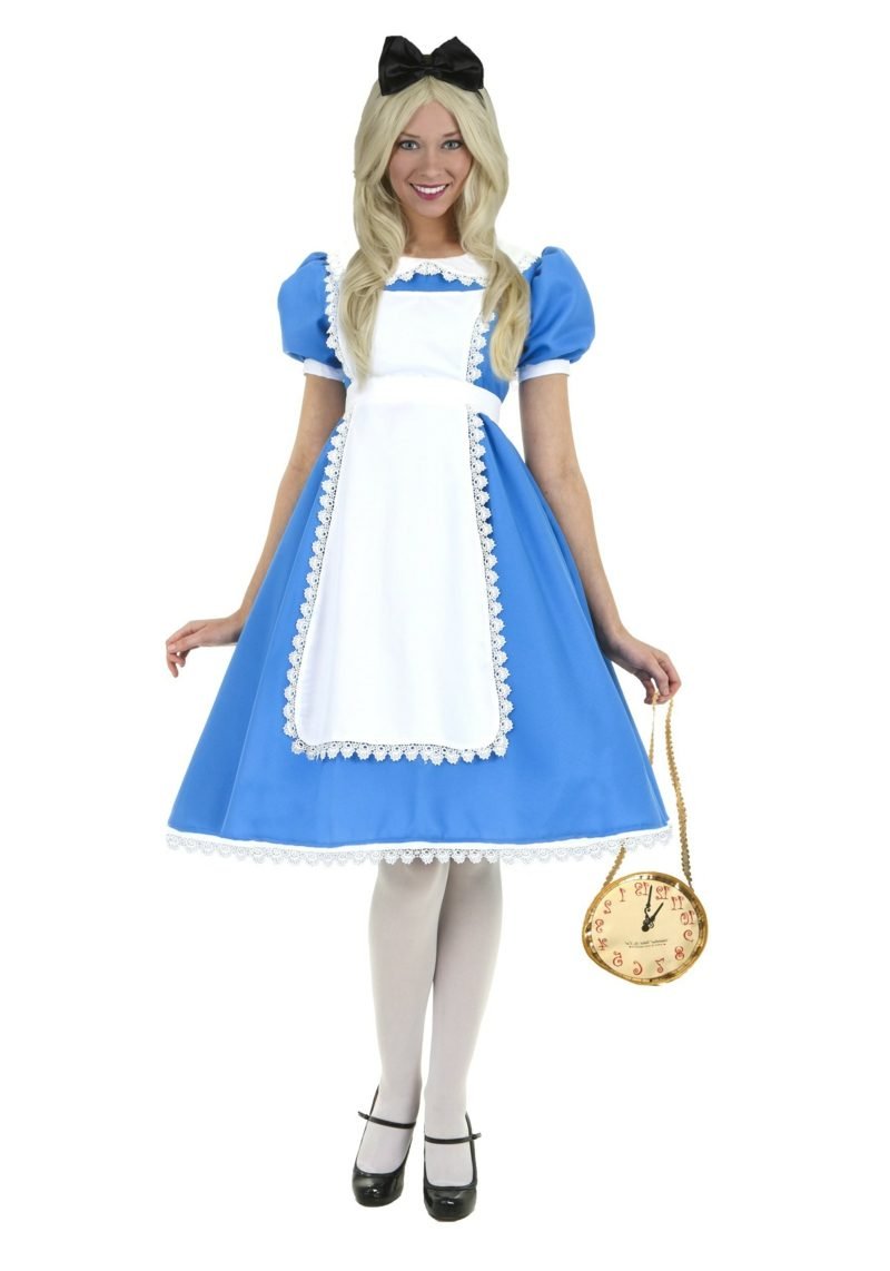 Kapesní hodinky v modrých šatech kostýmu Alice v říši divů