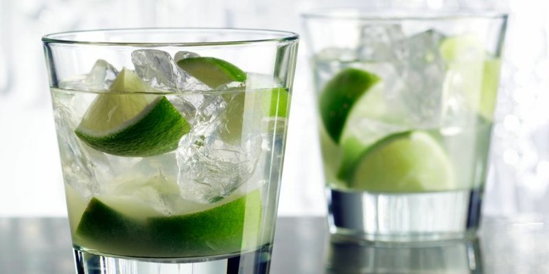 alkoholfrie cocktailer caipirinha med is