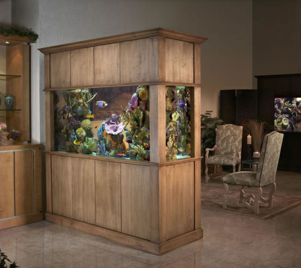 dělič akvarijního pokoje k oddělení elegantního obývacího pokoje