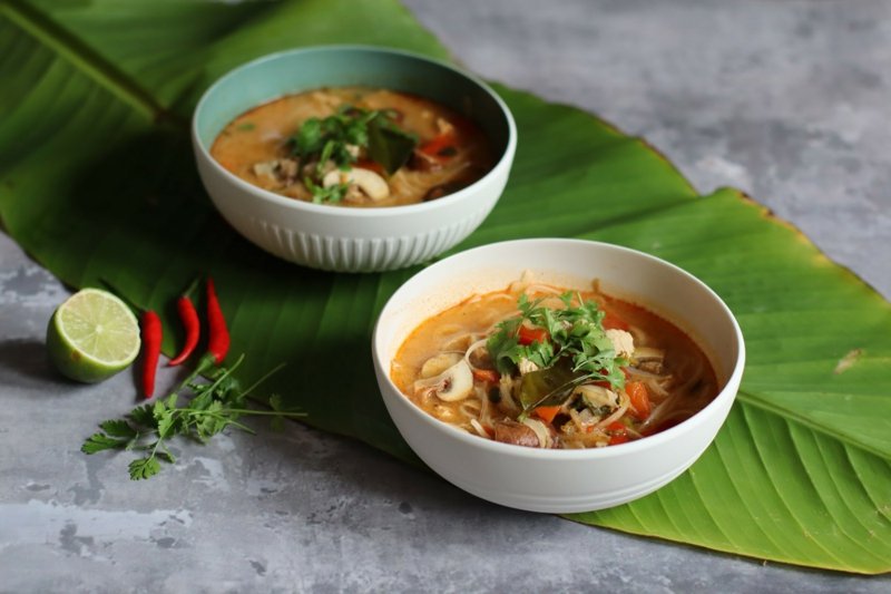 lahodná polévka s houbami asijská kuchyně