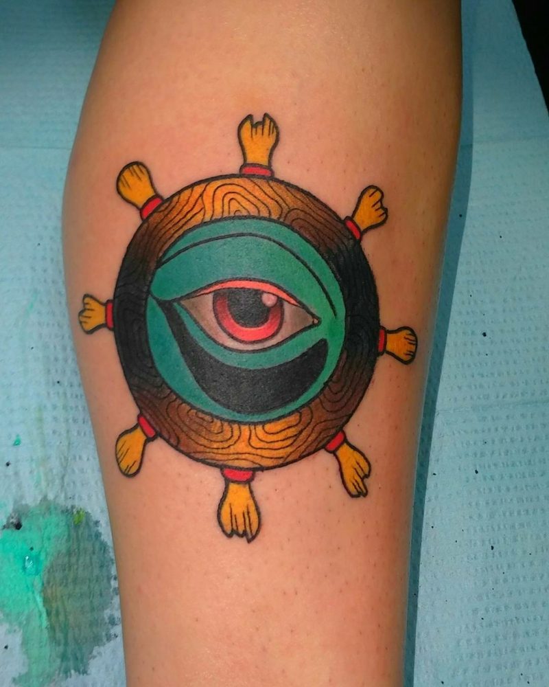 farget øyne tatto mal