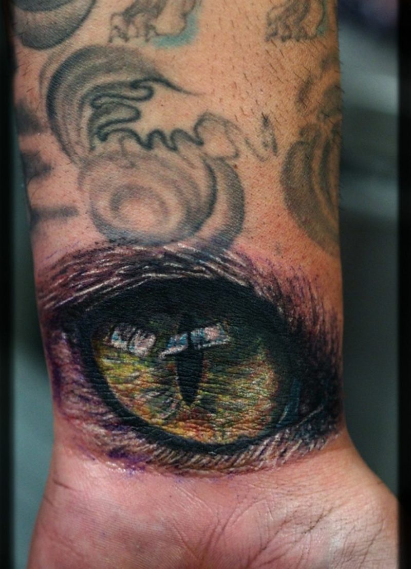cat eye tattoo design