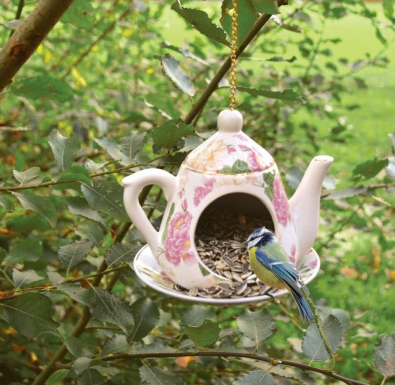 Vyrobte si efektní zahradní dekorace z ptačího semínka čajníku