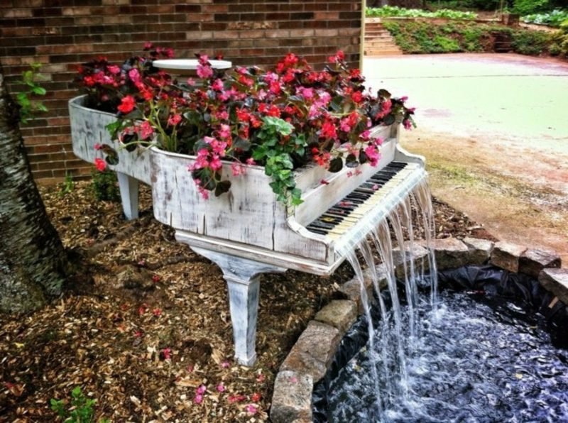 Neobvyklé zahradní dekorace z vás udělají klavírní vodní prvek