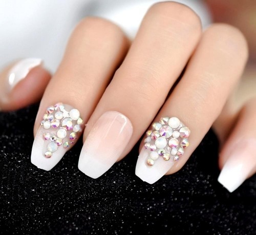 Babyboomer Nails je nová moderní francouzská manikúra balerína nehty dlouhé ombre s krystaly