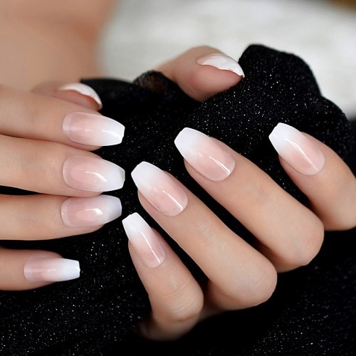 Babyboomer Nails jsou nové moderní francouzské manikúrové akrylové nehty v růžové a bílé ombre