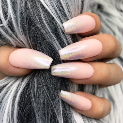 Babyboomer Nails je nový moderní francouzský manikúrní ombre francouzský hřebík s chromem