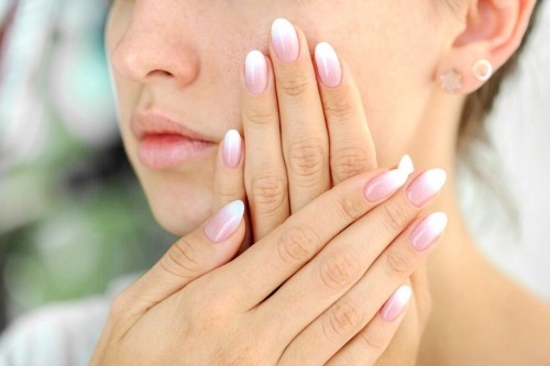 Babyboomer Nails Nový moderní model francouzské manikúry oválných ombre nehtů