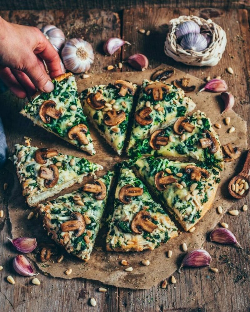 Recept na špenátovou pizzu s houbami