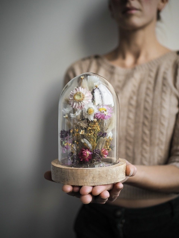 blomsterdekorasjon i et glass tørre blomster flotte dekorasjonsideer