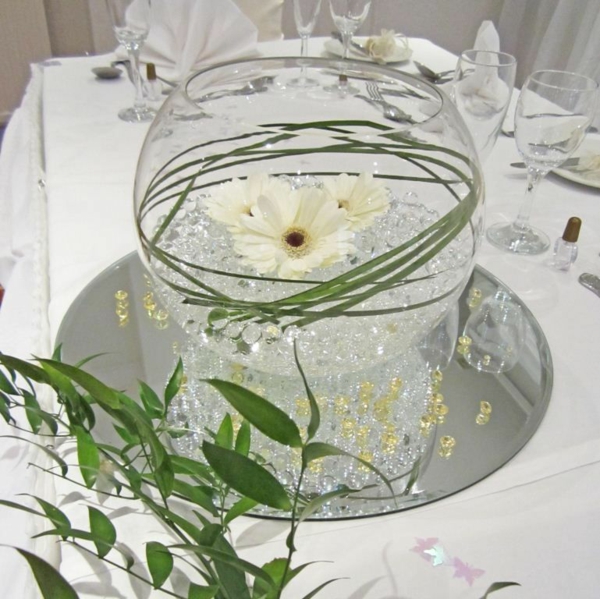 blomsterdekorasjoner i glass romantiske borddekorasjoner bryllupsideer