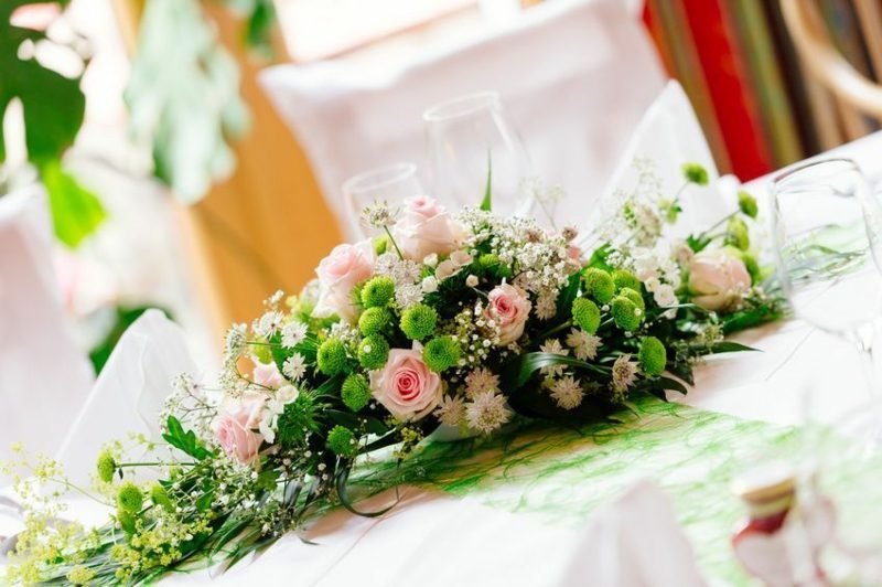 Διακόσμηση λουλουδιών τριαντάφυλλα γάμος