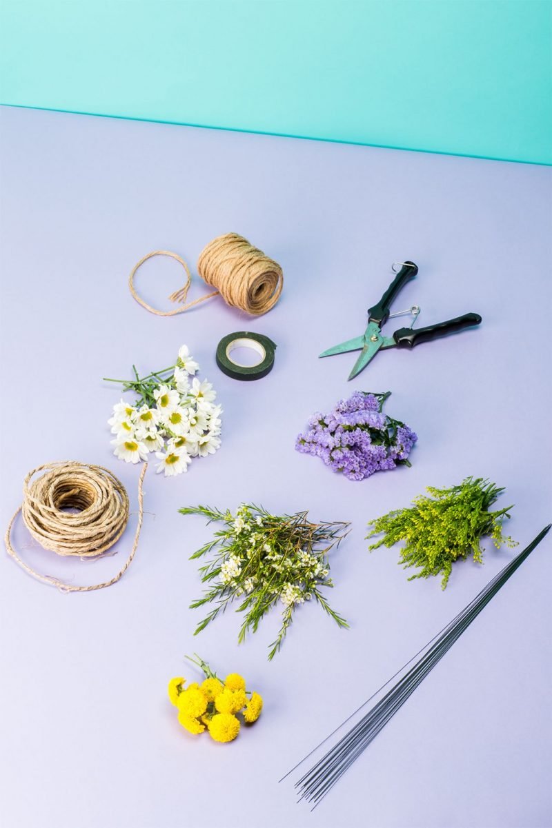 Lag din egen blomsterkrans av hageblomster