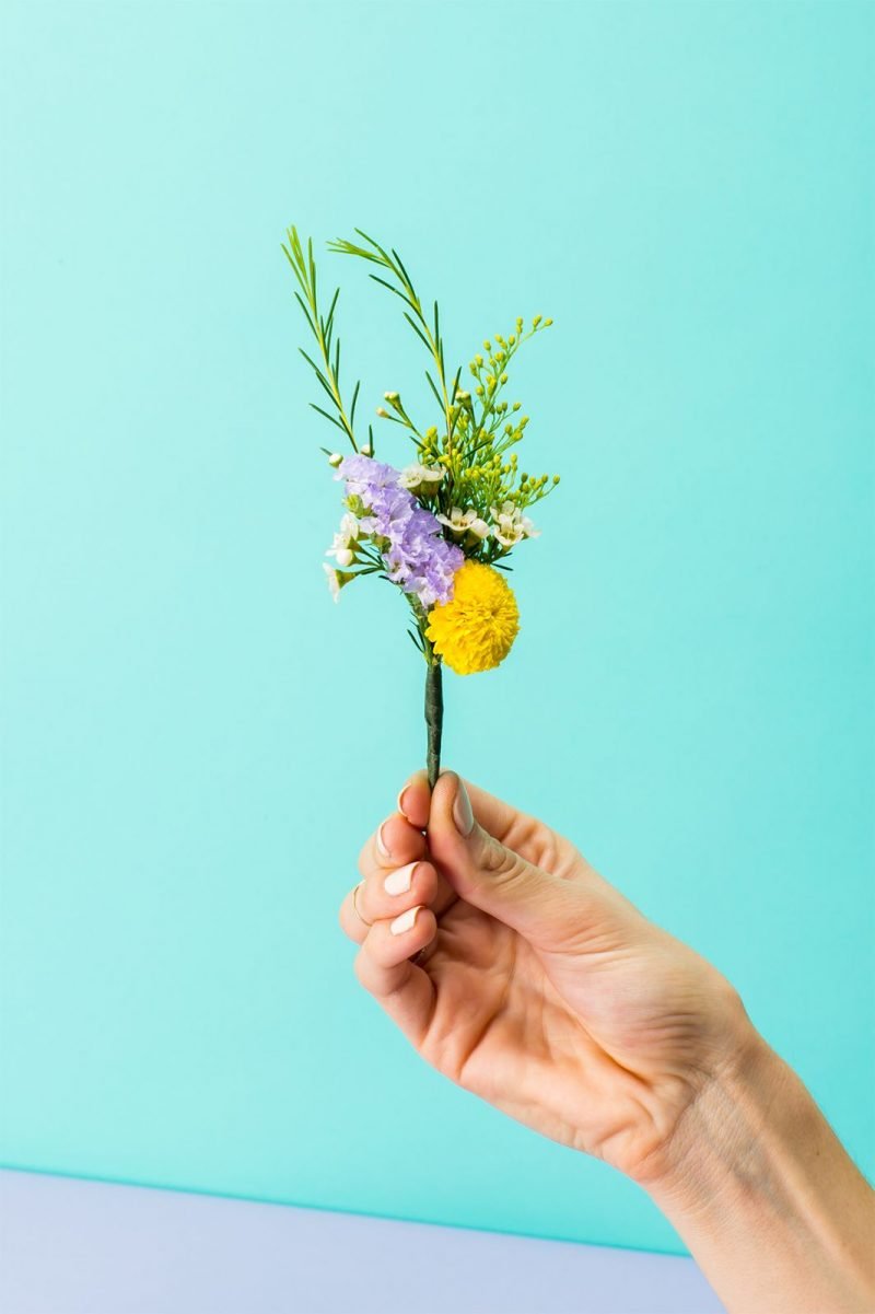 Knyt små blomsterbuketter