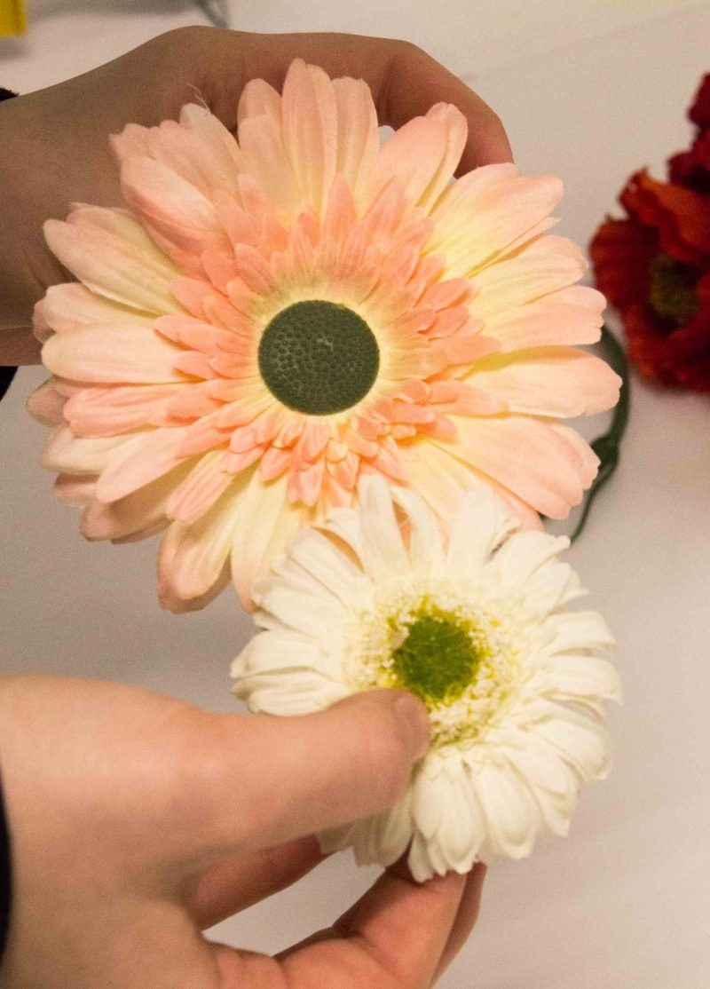 Hårtilbehør blomster: lag ditt eget gerbera hårspring