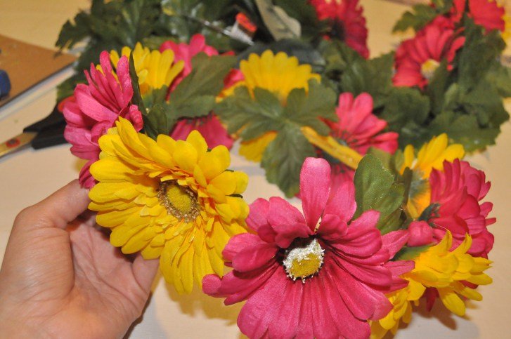 DIY instruksjoner for gerbera blomsterkrans
