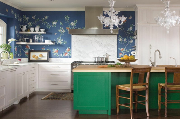 květinová tapeta stěna design kuchyně modrý květinový vzor