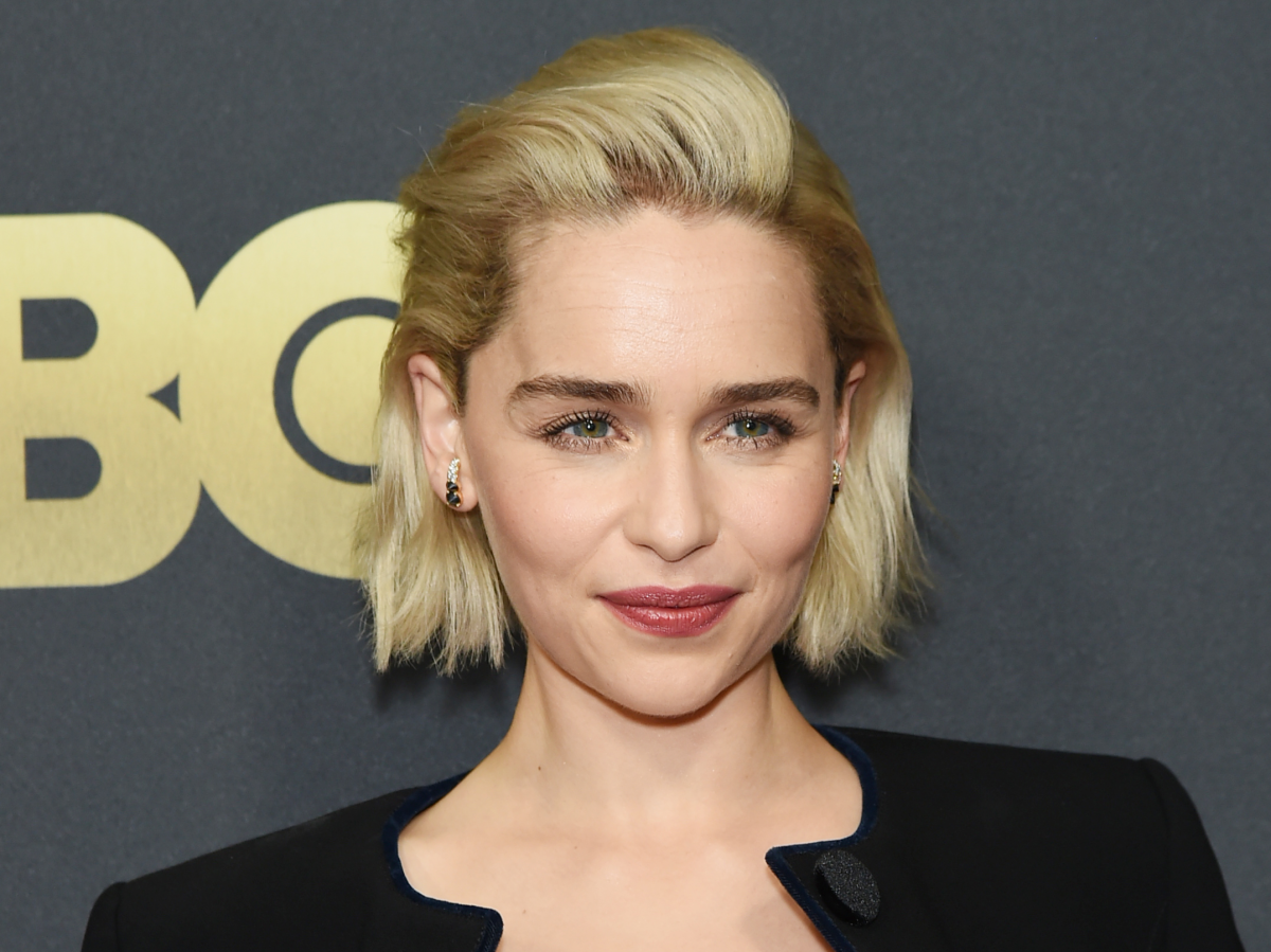 Bob -frisyre kammet tilbake Emilia Clarke