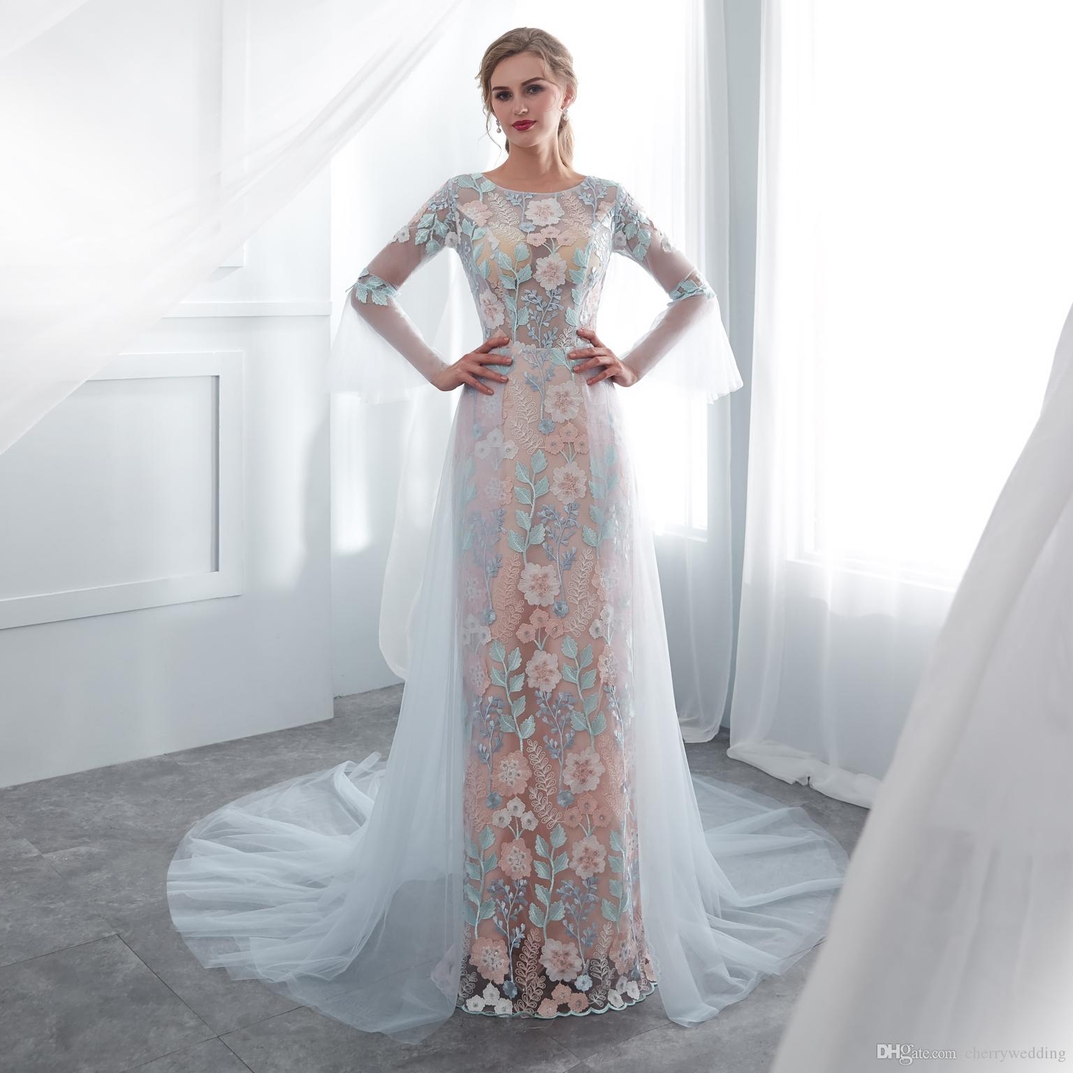 Svatební šaty 2019 barevné výšivky