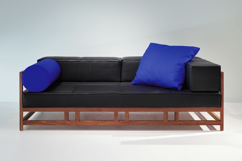 brühl-sofaer-modell-easy-peaces-svart-blå