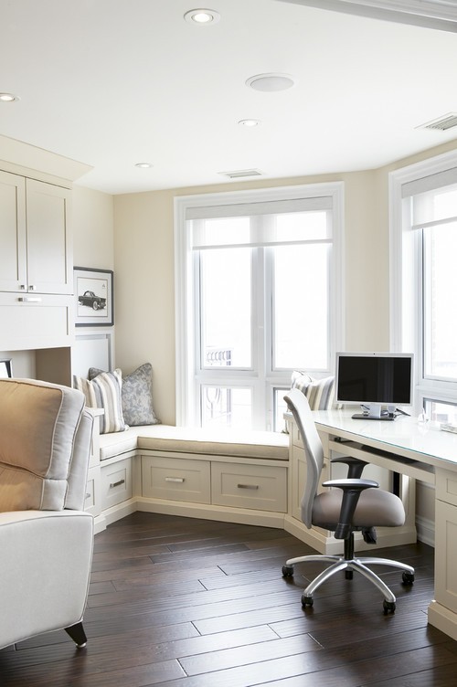 kancelářský nábytek v elegantní bílé barvě