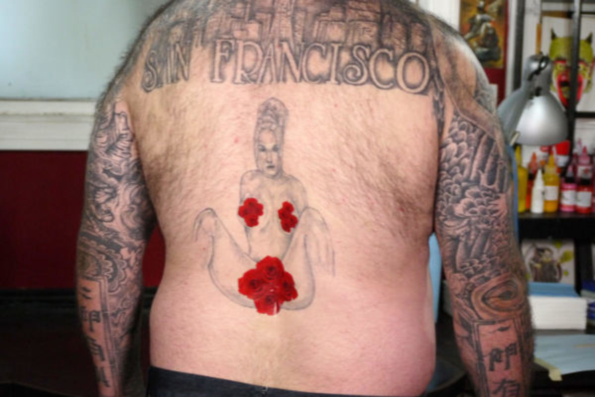 ... nelaikykite šio įvaizdžio ir šios tatuiruotės ir šio vaikino nugaros laikomos šiurkščia!