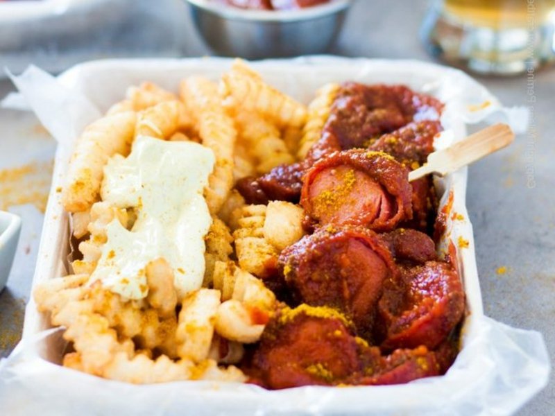 Recept na currywurst s hranolky a majonézou