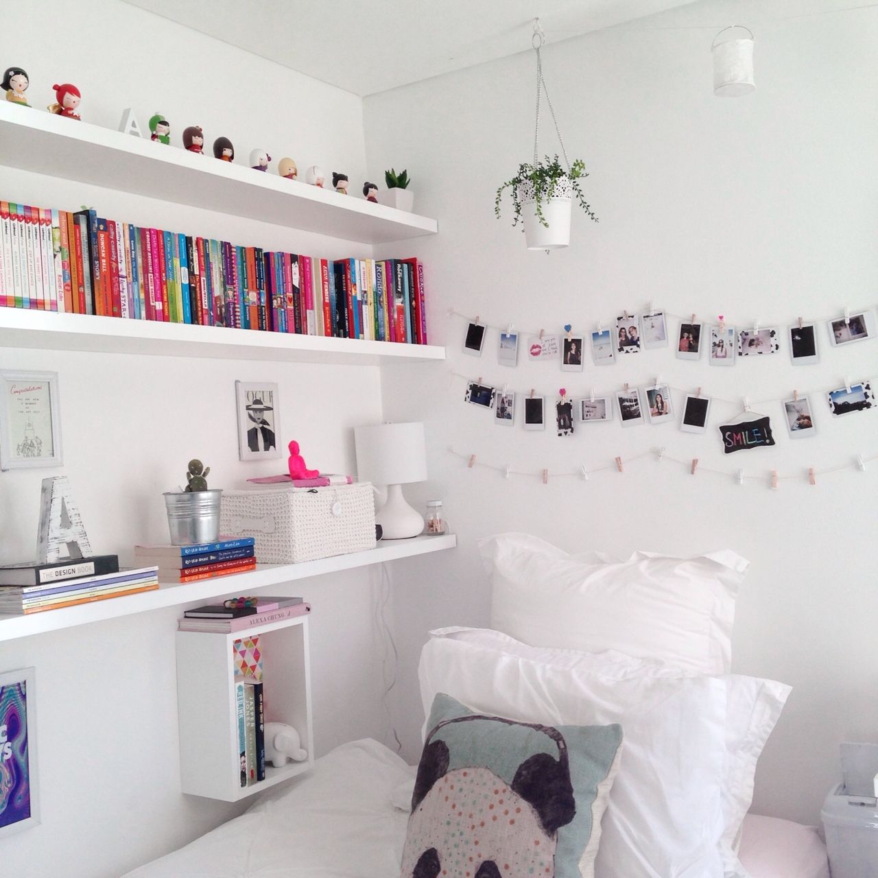Dekorace místnosti Tumblr s obrázky a knihami