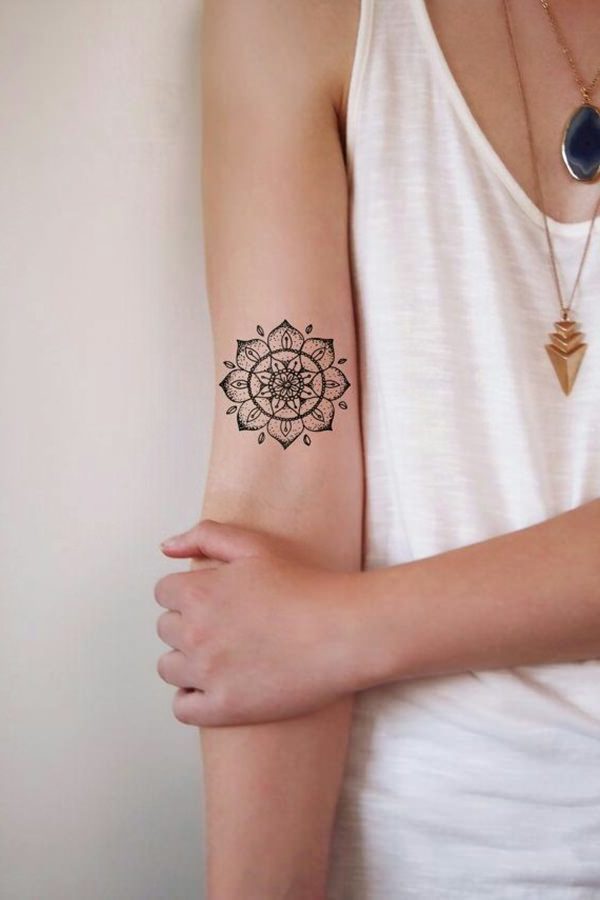 tatovering ideer kvinner små tatoveringer kvinner dekorasjonselementer