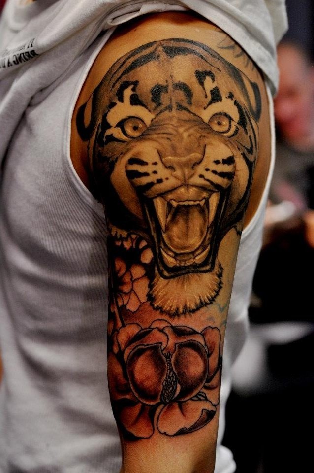 dyr tatoveringer menn løve tiger tatovering motiver tatovering ideer