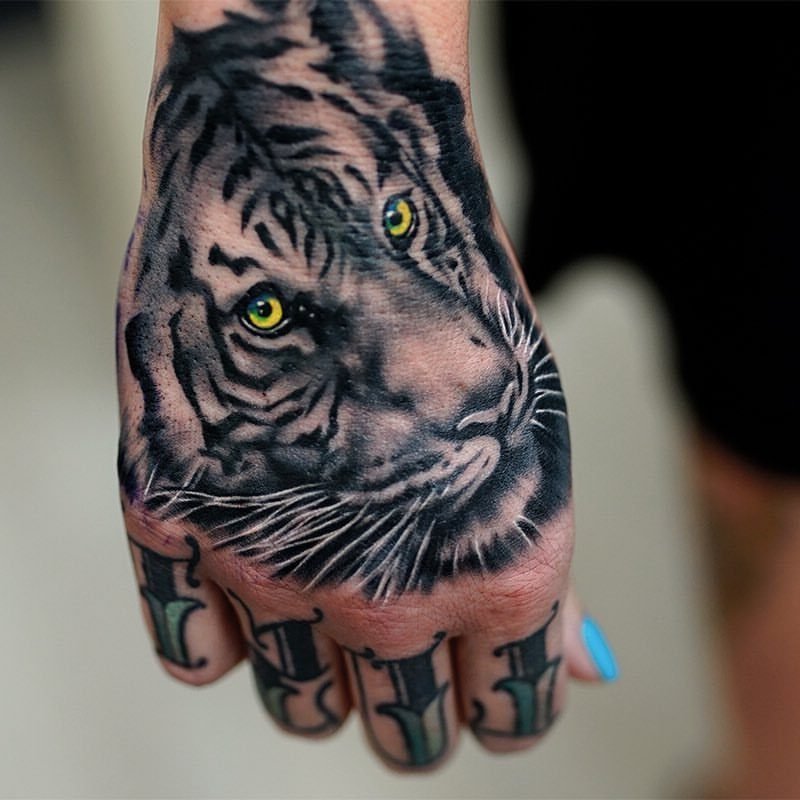 tiger tatovering ideer håndtatoveringer kvinner tatoveringer menn