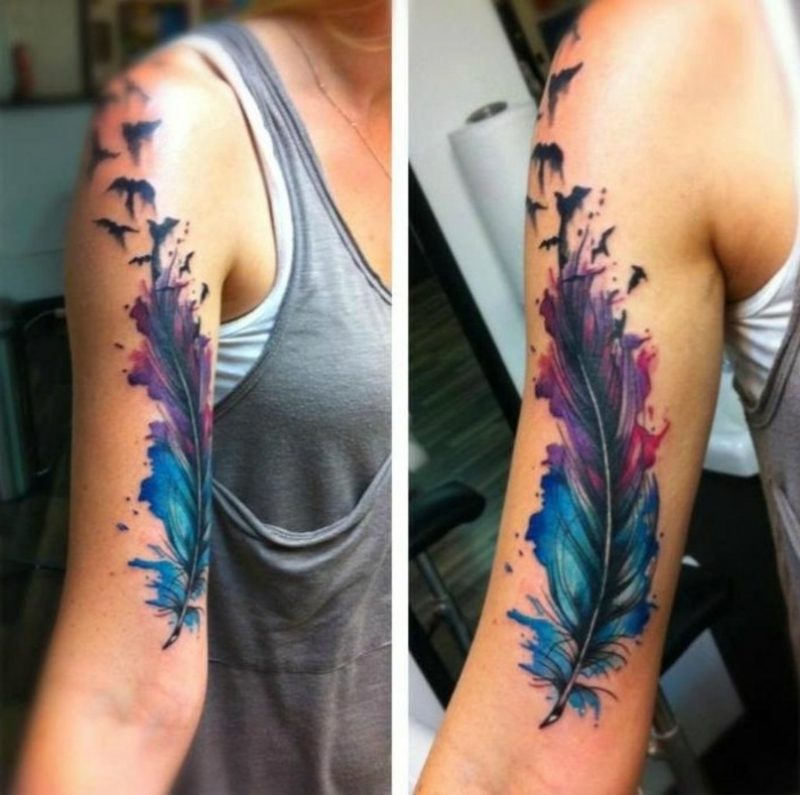 Fjær tatovering overarm akvarell