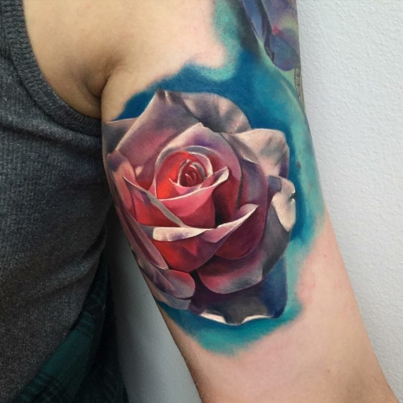 fantastisk tatovering rose overarm