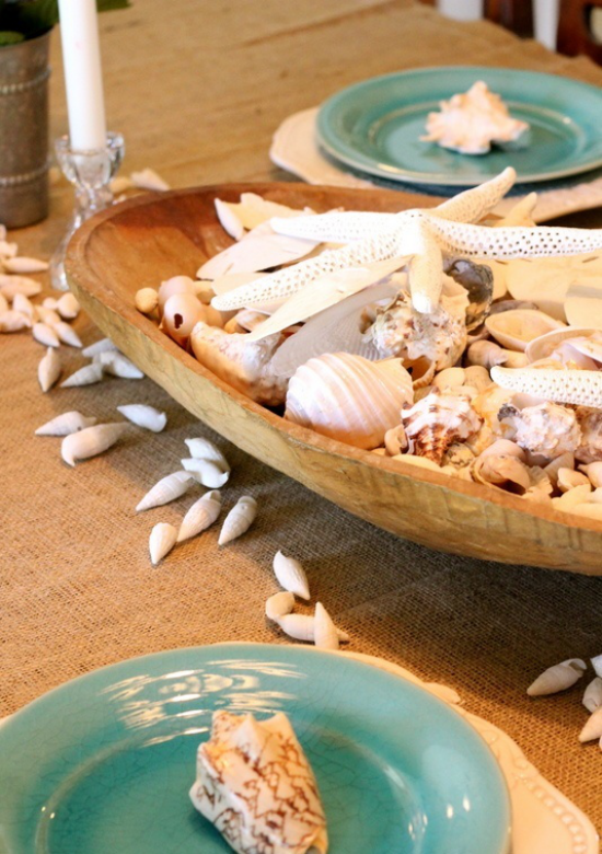 Dřevěná mísa letní dekorace na jídelní stůl mušle hvězdice nádherný nápad dekorace