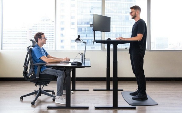 výškově nastavitelné stoly pro perfektní ergonomii na pracovišti