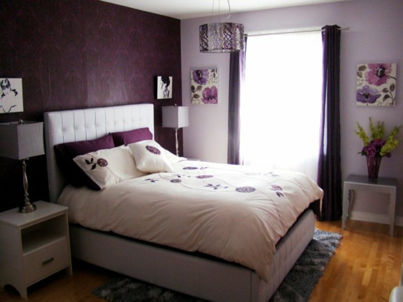 design ložnice s fialovými barvami