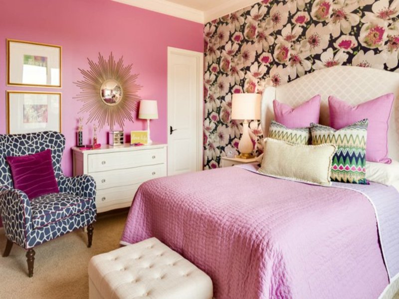 ložnice v růžové barvě