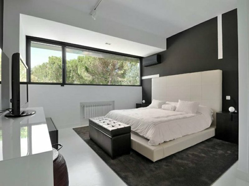 bílá barva v designu ložnice