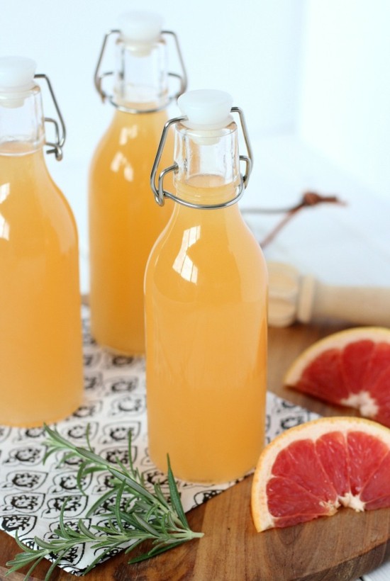 nápady na zhášení žízně z grapefruitové rosnarinové limonády