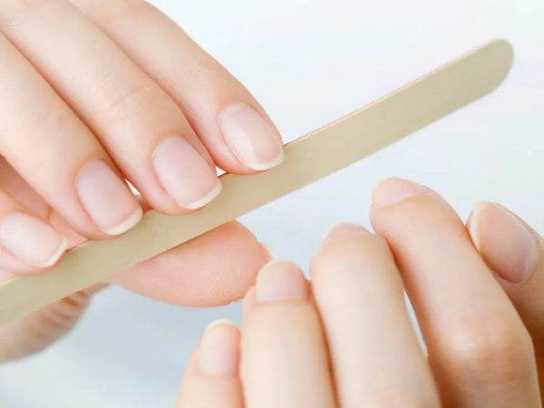 Revet spiker Hvordan lagre manikyr neglene riktig fil kort