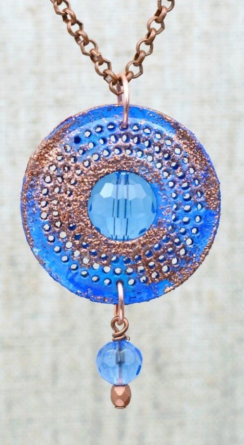 Šperky vyrobené z náhrdelníku z kávových kapslí