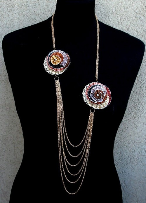Šperky z kávových kapslí moderní stylový náhrdelník s květinami
